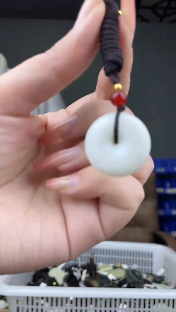 未镶嵌和田玉挂件拍一发一，多样性发货