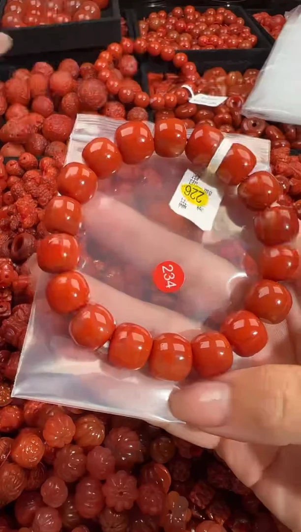 南红玛瑙未镶嵌颈饰1