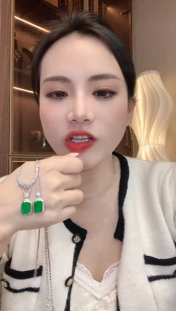 【闪购商品】翡翠吊坠(不含链)18K金镶嵌A2 多样性发货一件