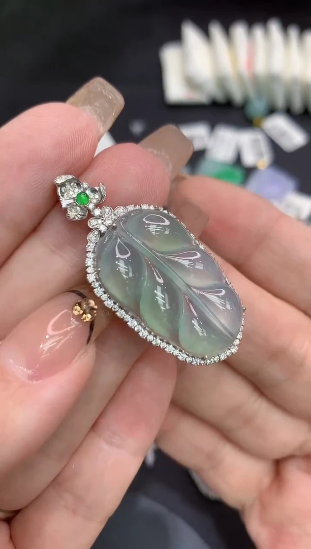 吊坠(不含链)18K金镶嵌翡翠111