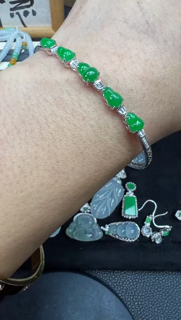 【闪购商品】翡翠手镯18K金镶嵌手镯