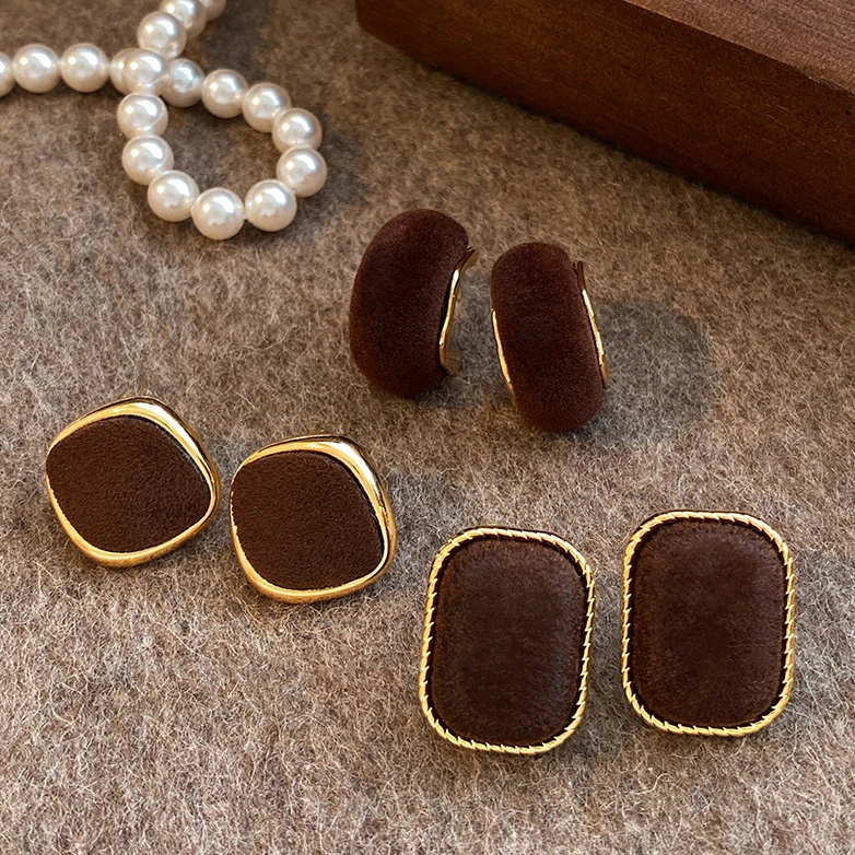 铜合金耳饰 复古棕色方形丝绒耳钉女秋冬高级感耳环小众独特耳饰