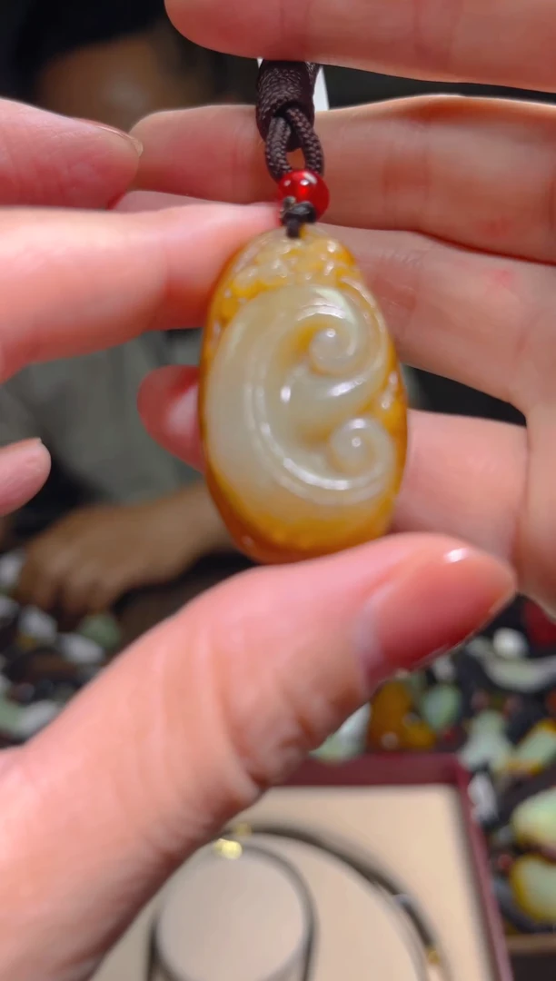 和田玉未镶嵌颈饰`