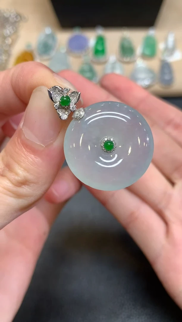 【闪购商品】翡翠颈饰18K金镶嵌平安扣【无服务费】