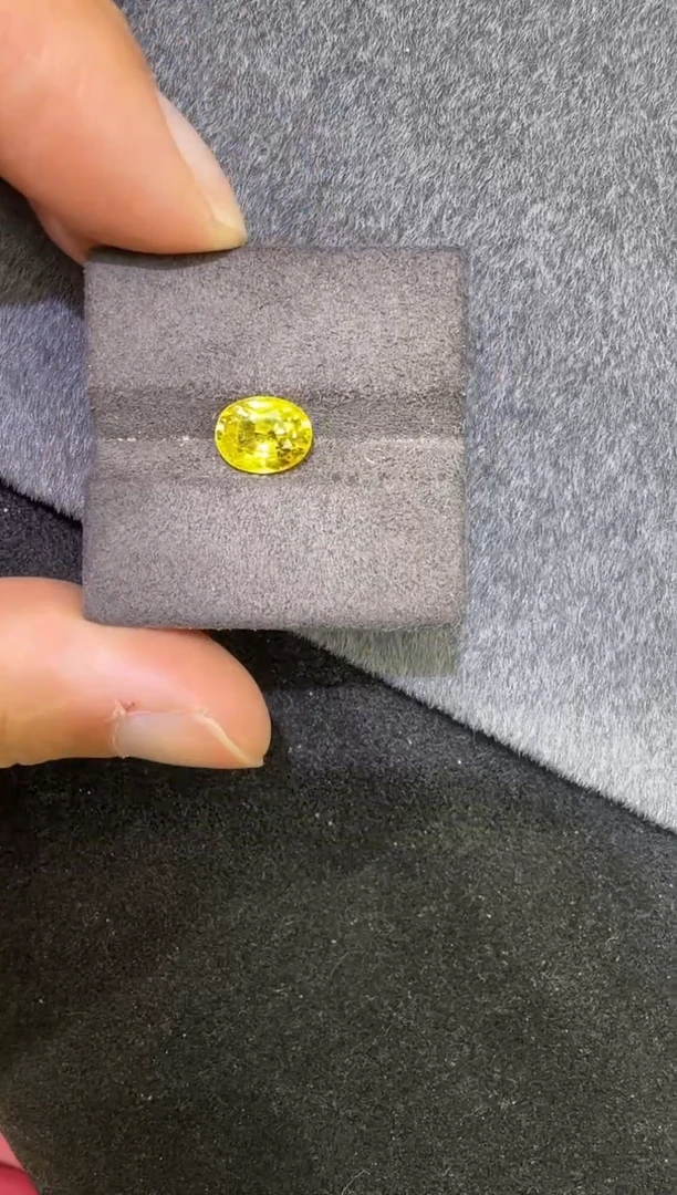 未镶嵌定制定制蓝宝石1.86克拉天然金丝雀黄国际证书