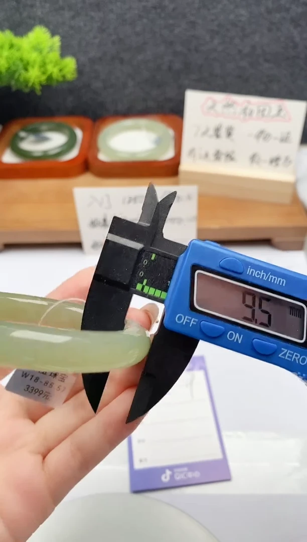 【闪购商品】和田玉手镯未镶嵌微色差19