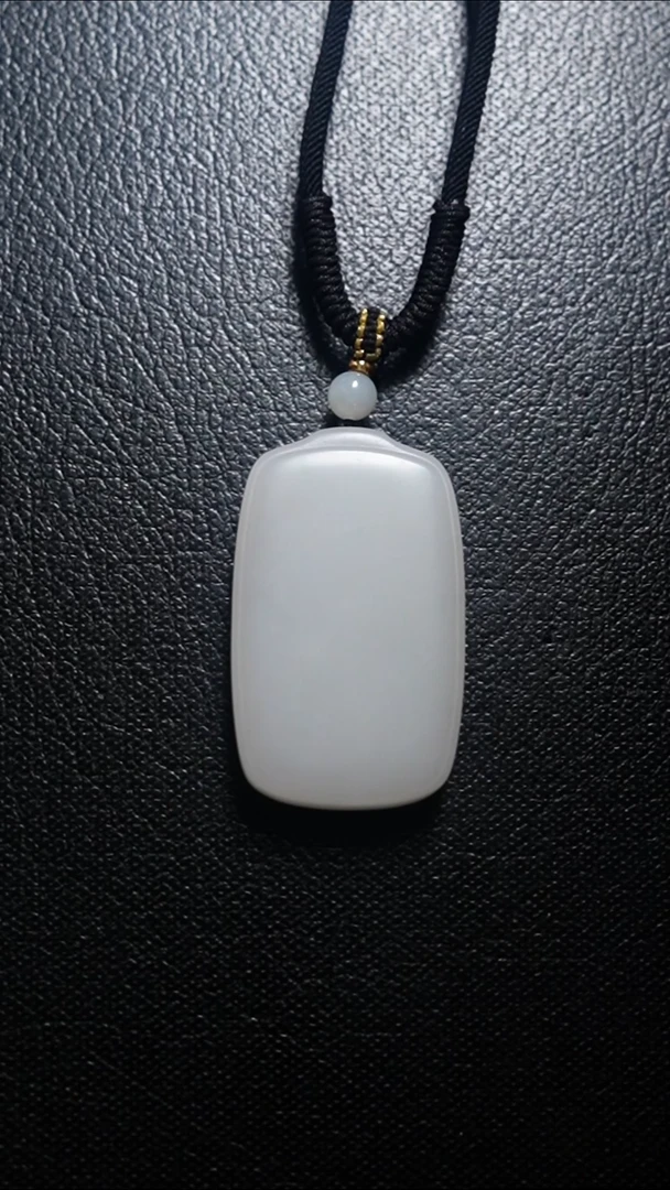 颈饰未镶嵌和田玉冬****?无事牌