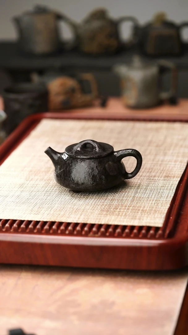 庄惠军老师作品冰碛岩重工雕刻薄胎凤鸣石瓢壶