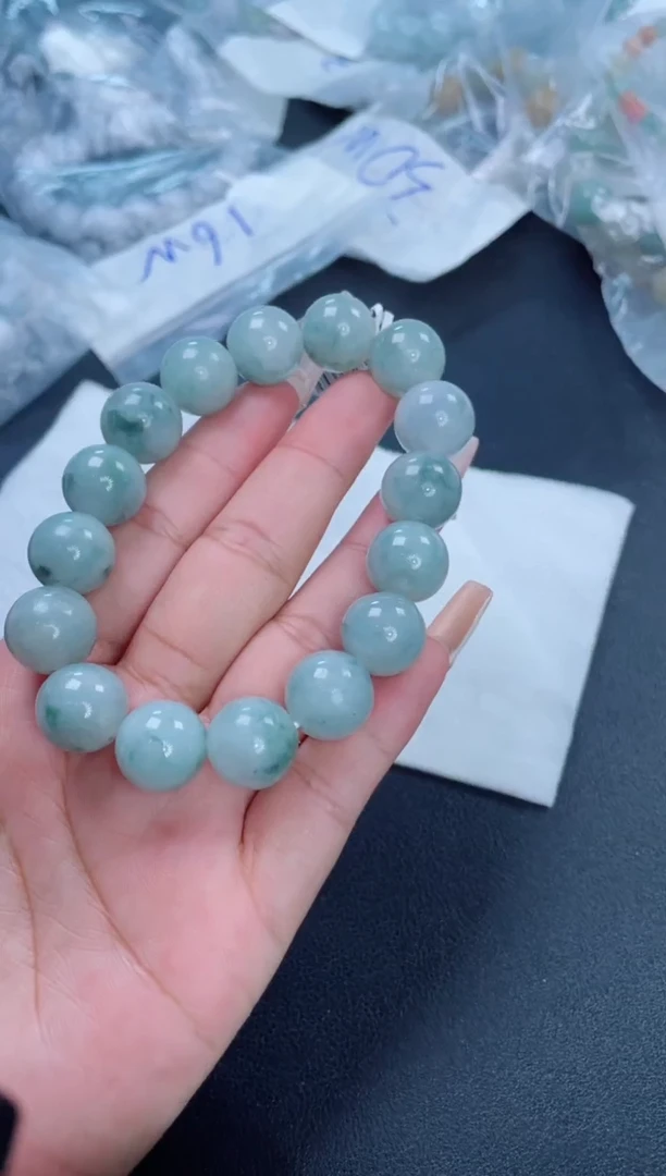 翡翠戒指未镶嵌珠串