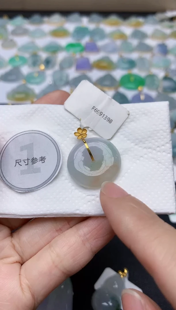 翡翠18K金镶嵌颈饰天然缅甸A货翡翠