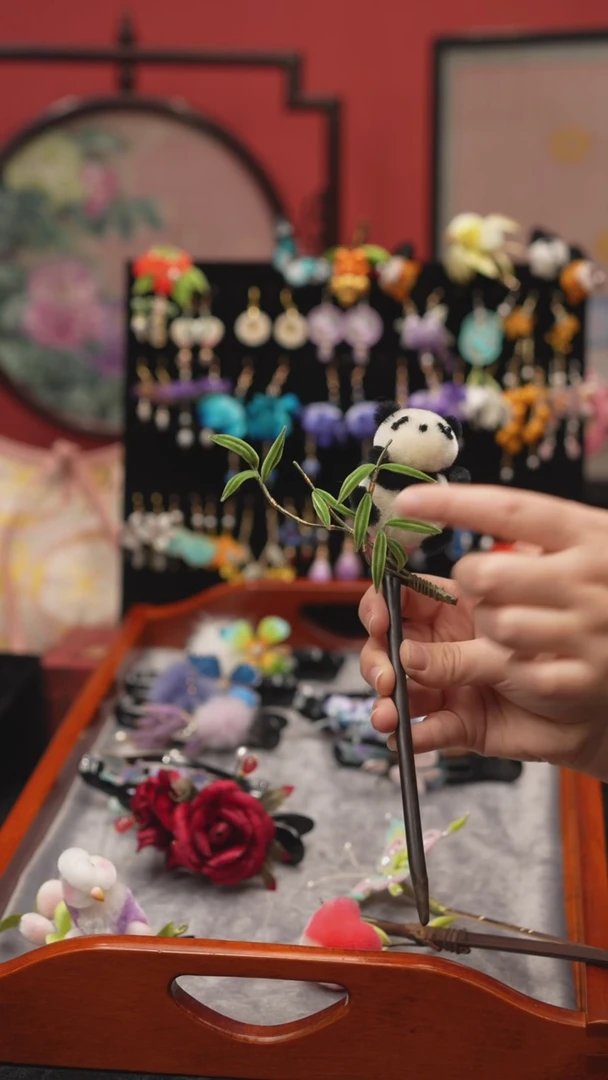 刺绣非遗绒花手工饰品