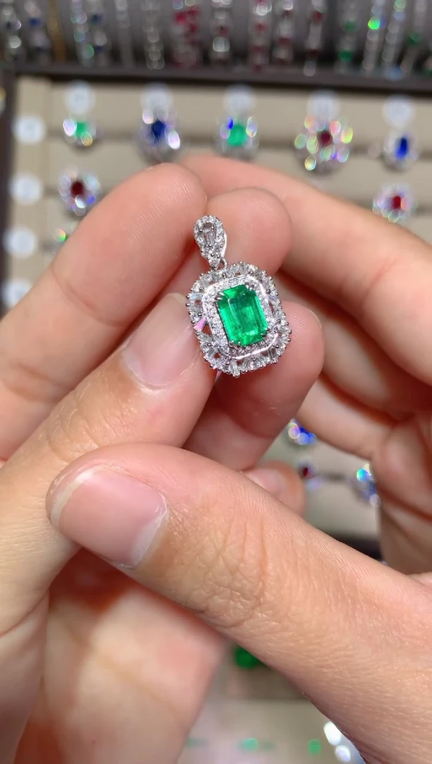 【闪购商品】祖母绿吊坠(不含链)18K金镶嵌1.15CT   潘杰希尔