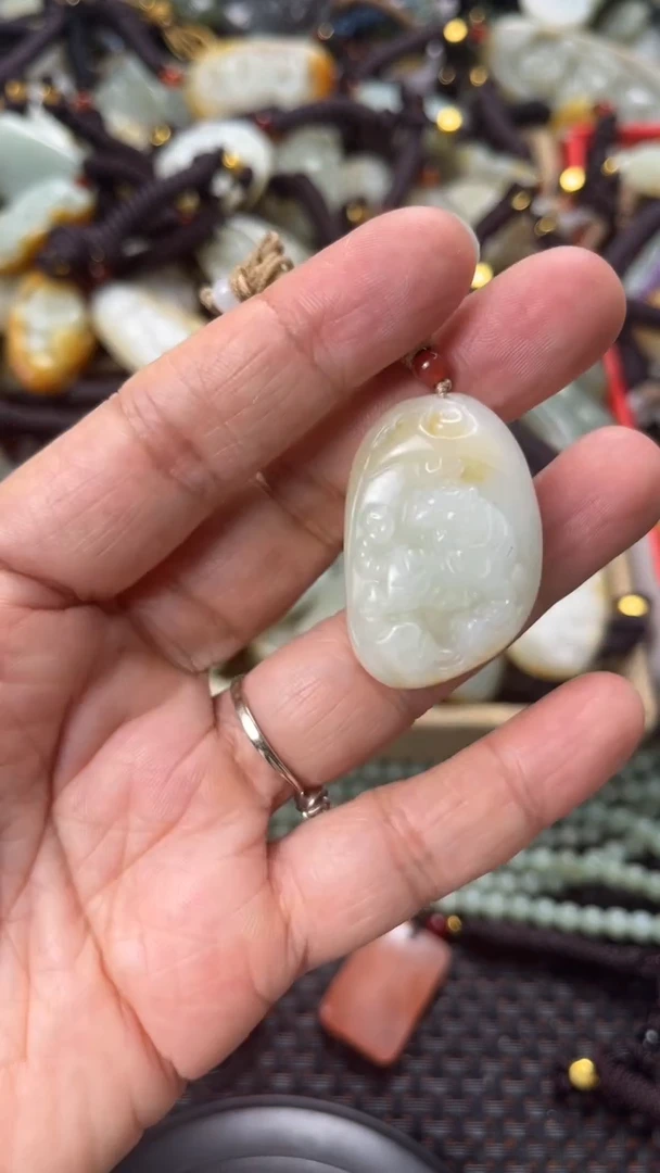 【闪购商品】和田玉颈饰未镶嵌多样性发货没有证书拍一发一有瑕