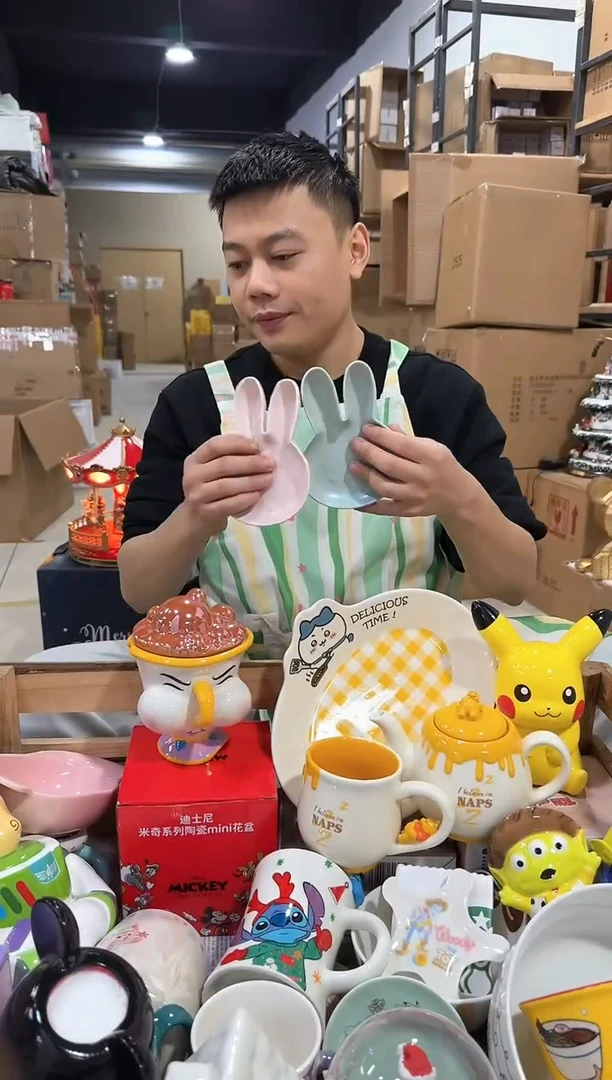 瓷片粉色加蓝色米菲兔小碟子
