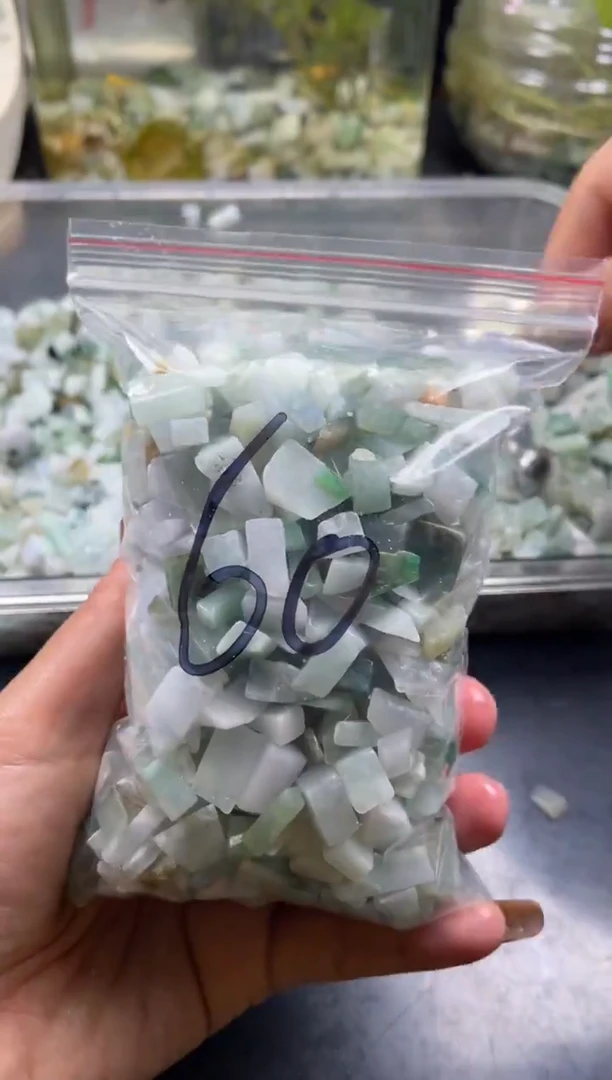 配石翡翠天然翡翠迷你500克60
