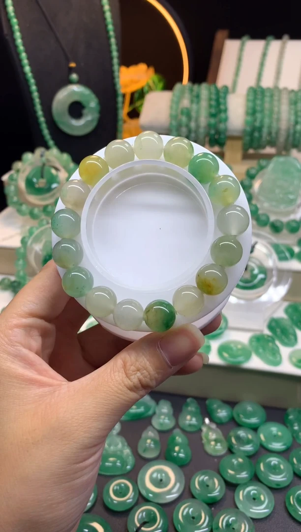 未镶嵌手串石英质玉（非洲翠）多宝卡12珠串