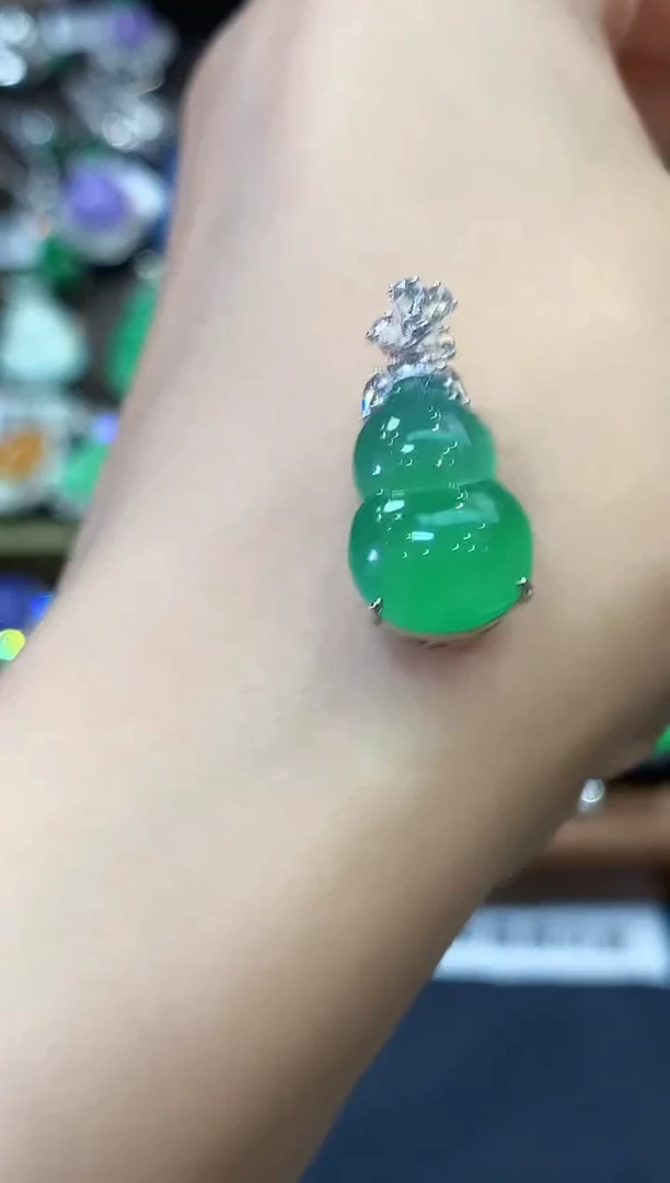 吊坠(不含链)18K金镶嵌翡翠钰****?C46