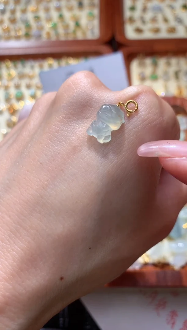 翡翠18K金镶嵌颈饰翡翠