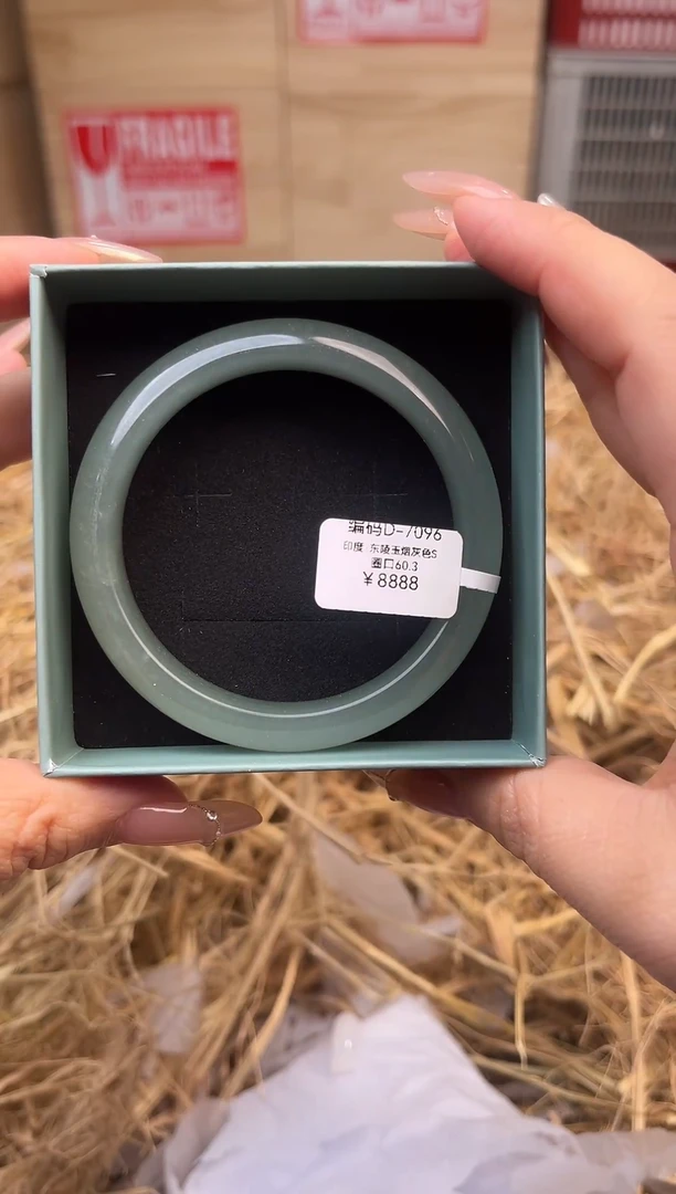 未镶嵌手镯石英质玉编号D-7096