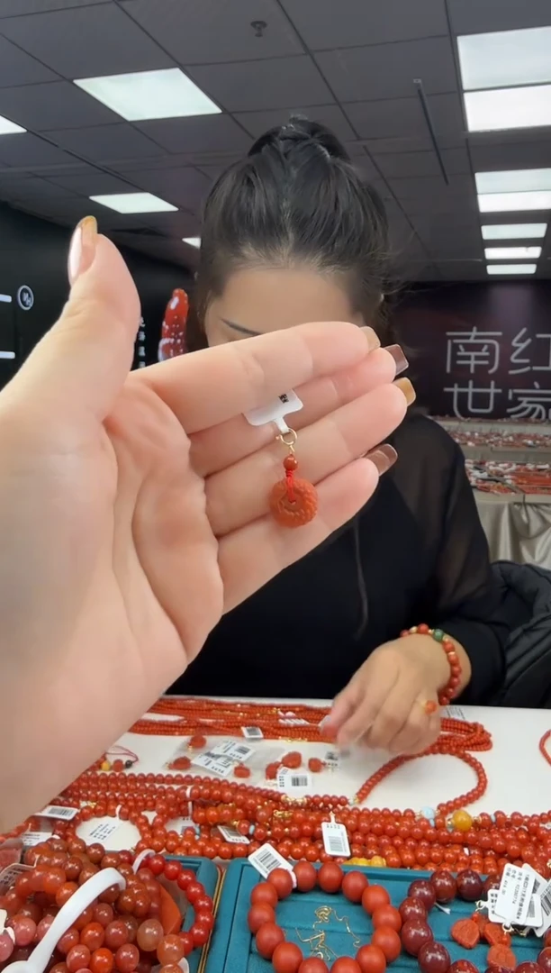 未镶嵌珠串南红玛瑙多样发其一/250818035