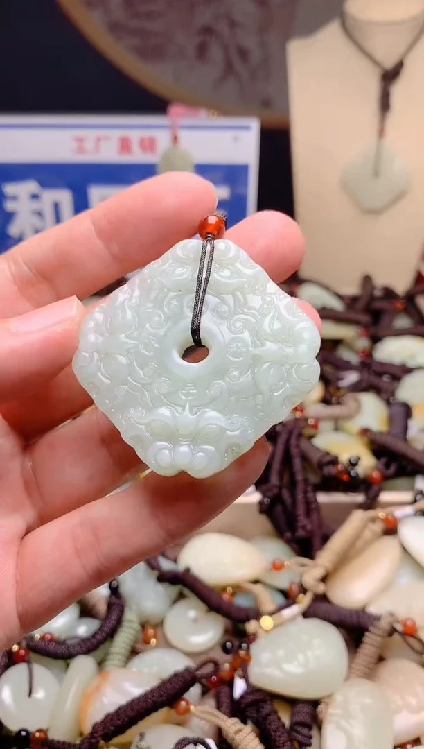 和田玉未镶嵌颈饰1