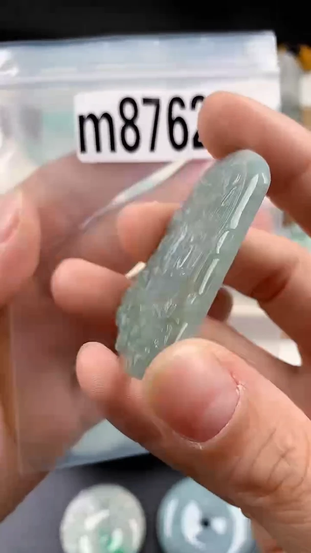 颈饰未镶嵌翡翠天然翡翠吊坠挂件