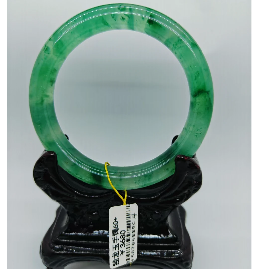 独龙玉石英质玉手镯冰透冰绿4