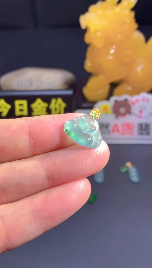 翡翠18K金镶嵌颈饰