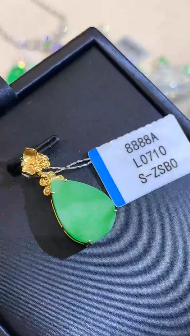 吊坠(不含链)18K金镶嵌翡翠L0710多样性发其一