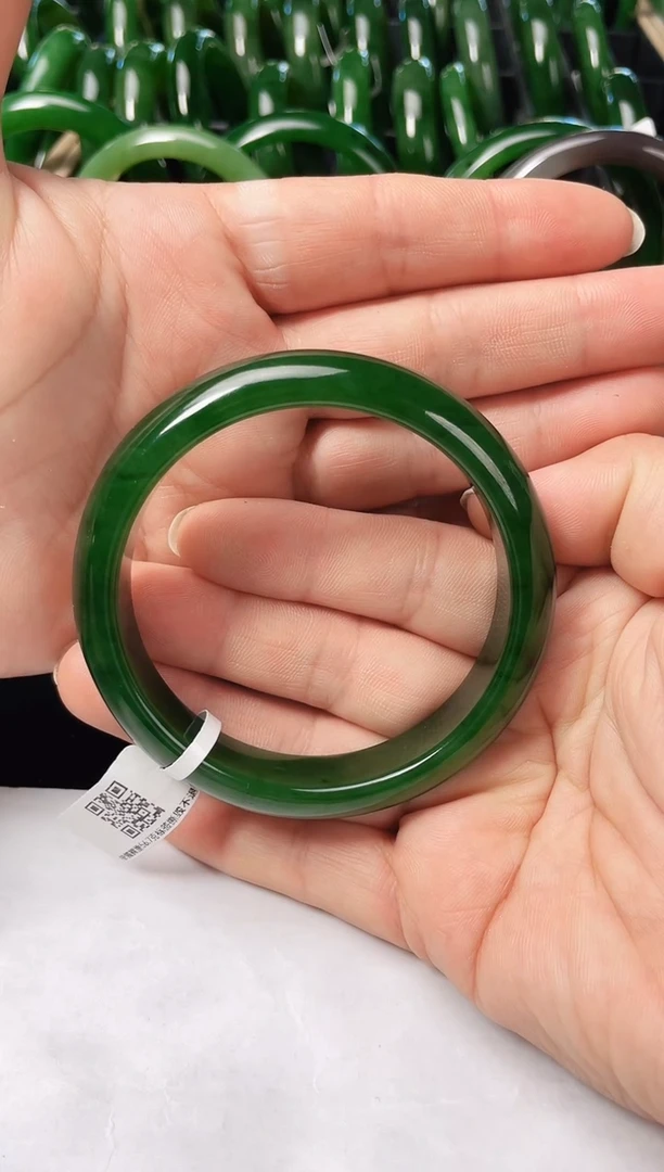 未镶嵌手镯和田玉（糖玉）碧玉手镯