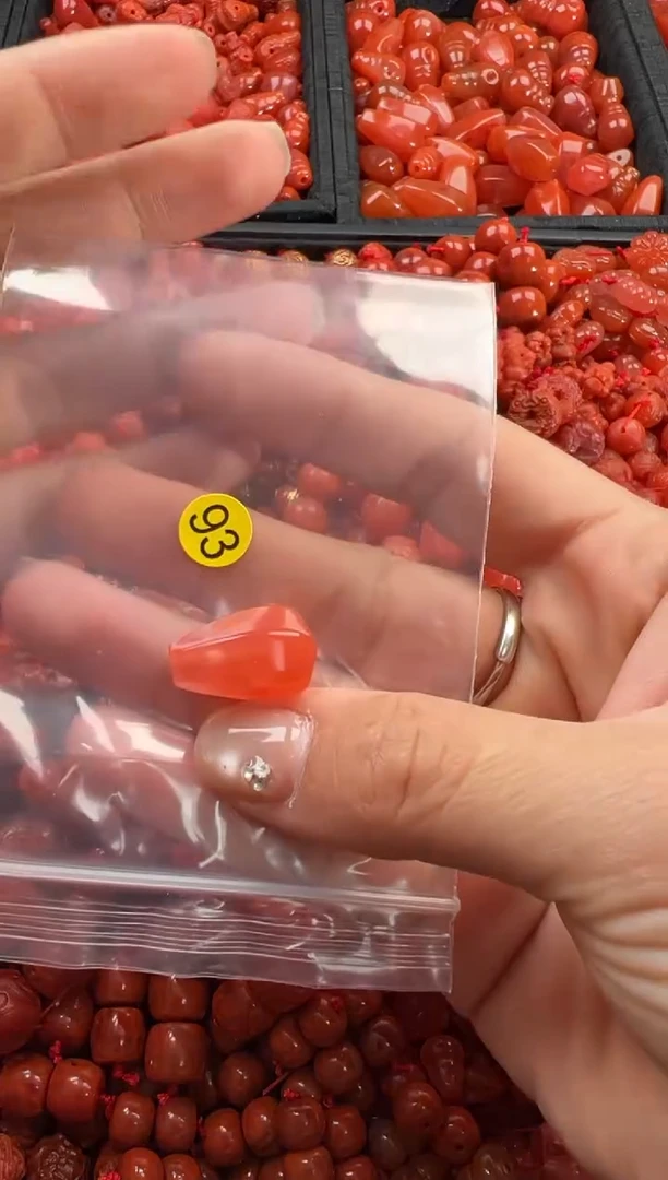 【闪购商品】南红玛瑙颈饰未镶嵌1