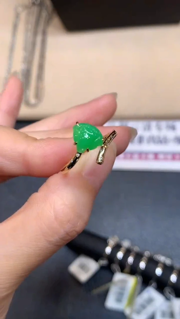 18K金镶嵌戒指翡翠3【无鉴赏期】