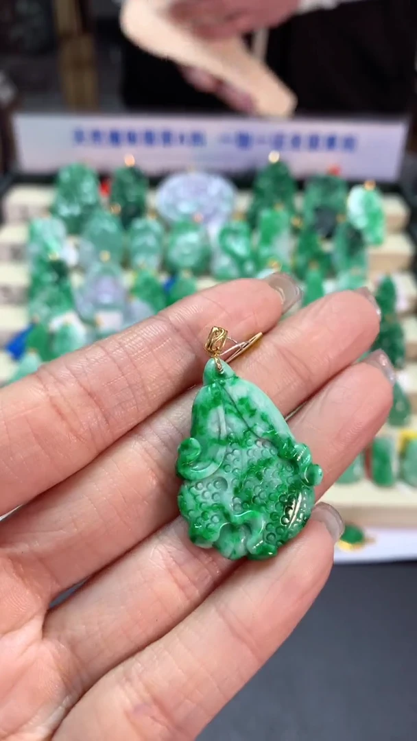 【闪购商品】翡翠吊坠(不含链)18K金镶嵌挂件