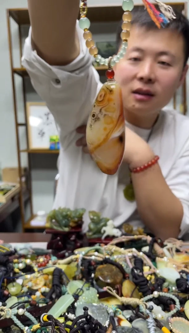 未镶嵌岫玉吊坠·