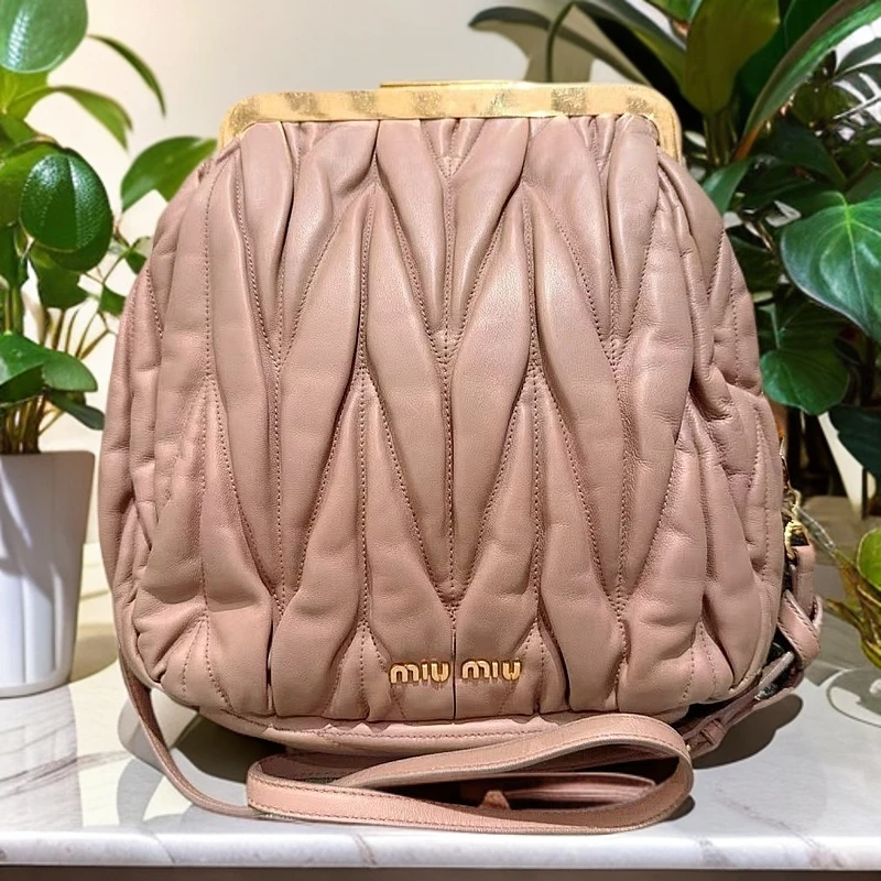 95新 MIU MIU/缪缪 S 褶皱蛙口斜挎包 1124 3849