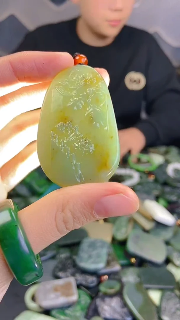 颈饰未镶嵌和田玉1