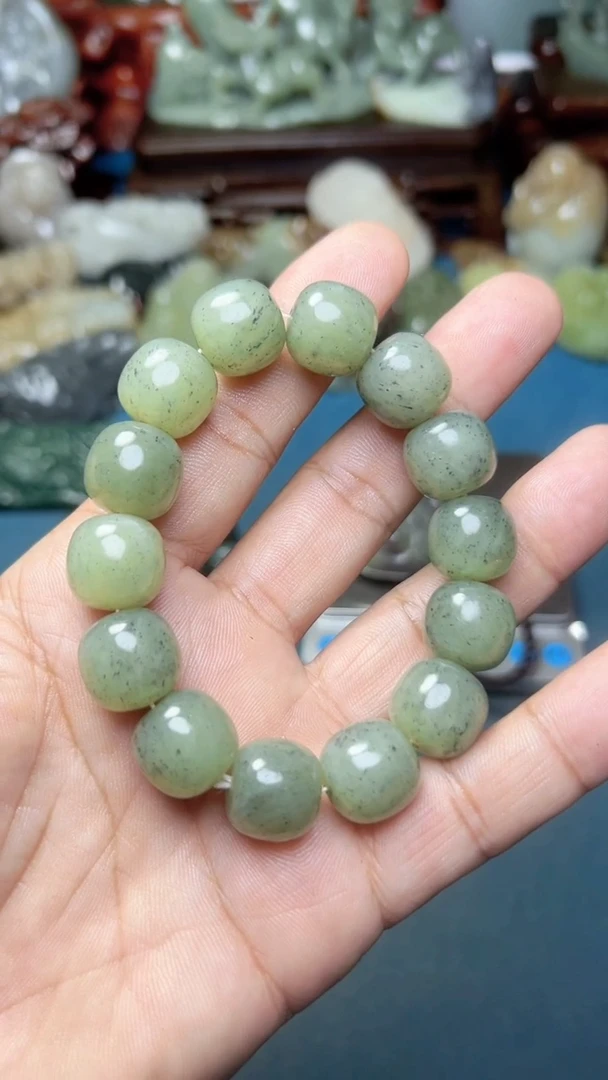 未镶嵌和田玉把件-