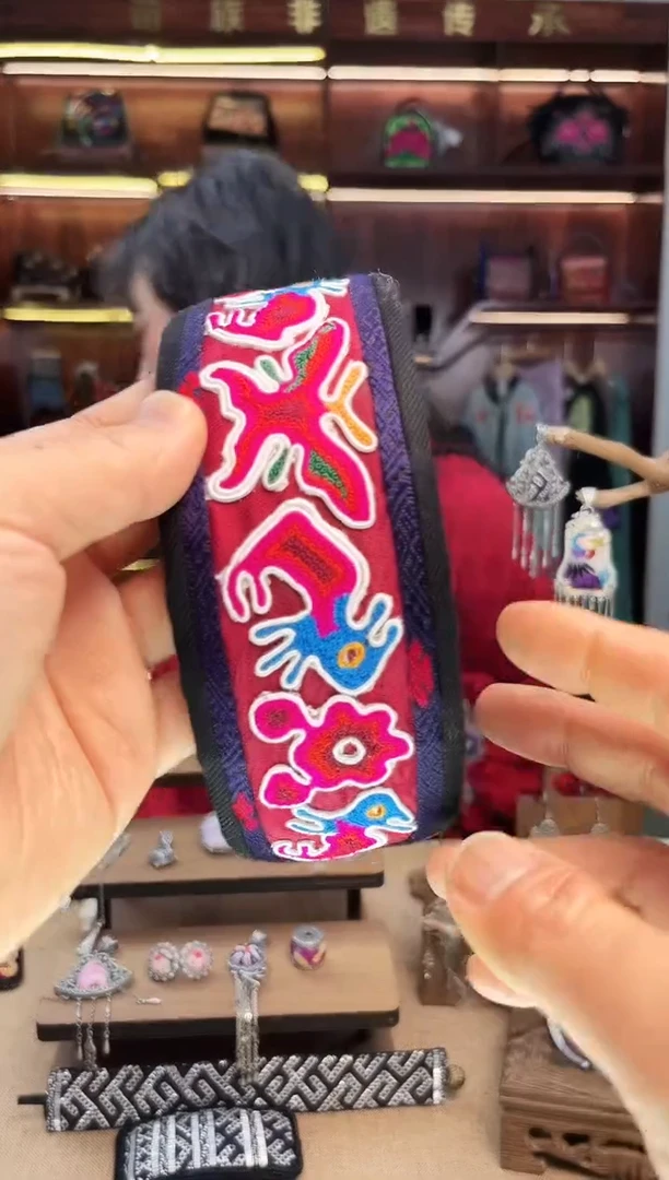 【闪购商品】织绣A10 黔东南苗族刺绣