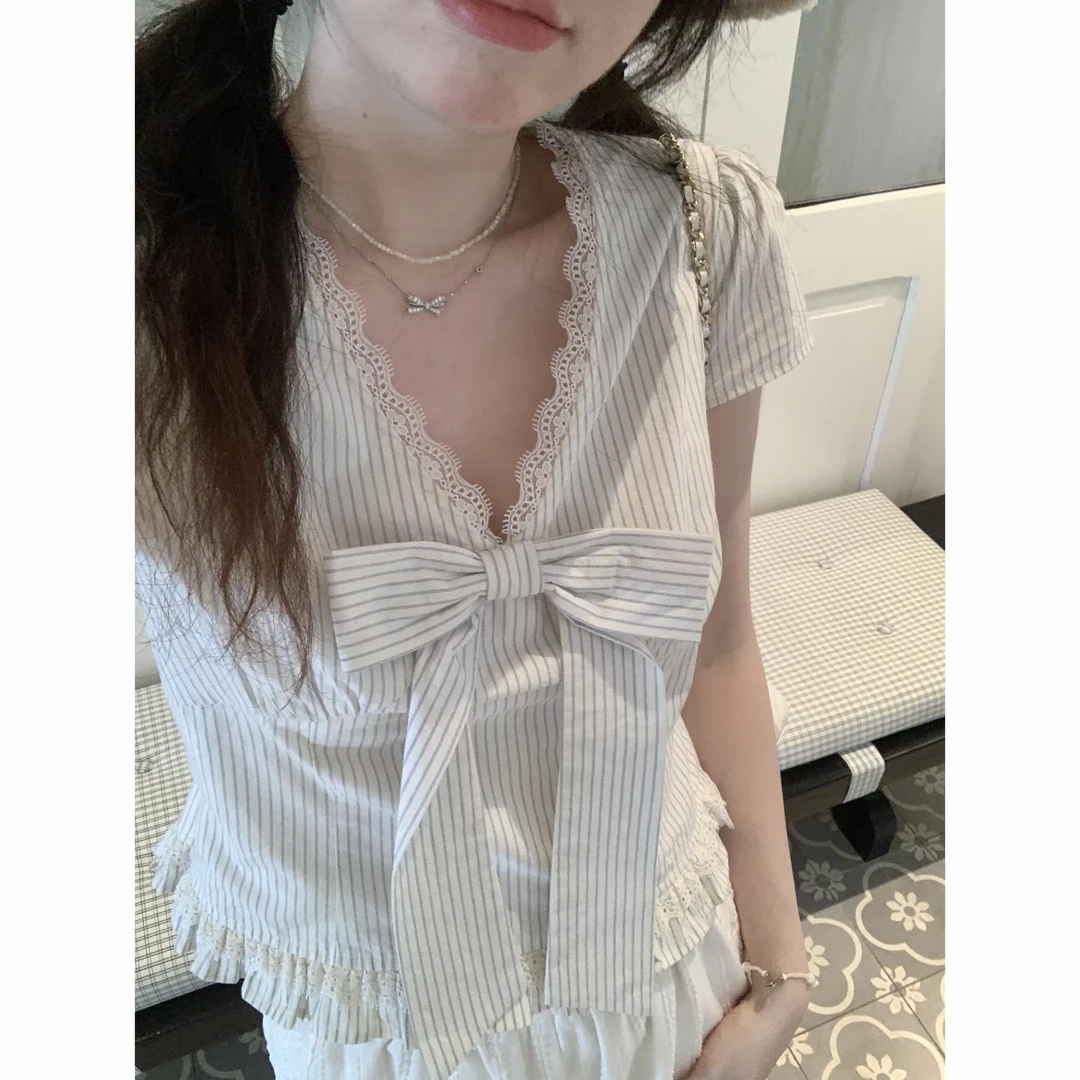 法式蝴蝶结蕾丝绑带挂脖V领背心女2025年新款夏季百搭条纹上衣潮