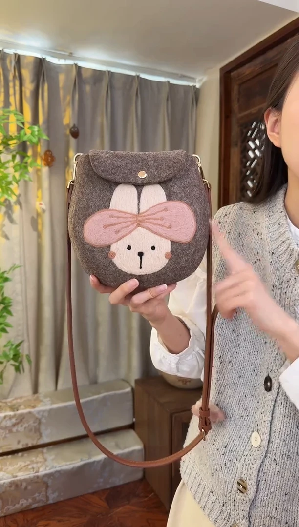 羊毛非遗羊毛毡包 蛋蛋包蝴蝶结兔子