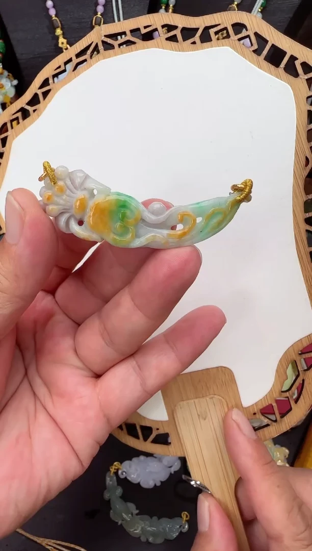 颈饰未镶嵌翡翠吊坠