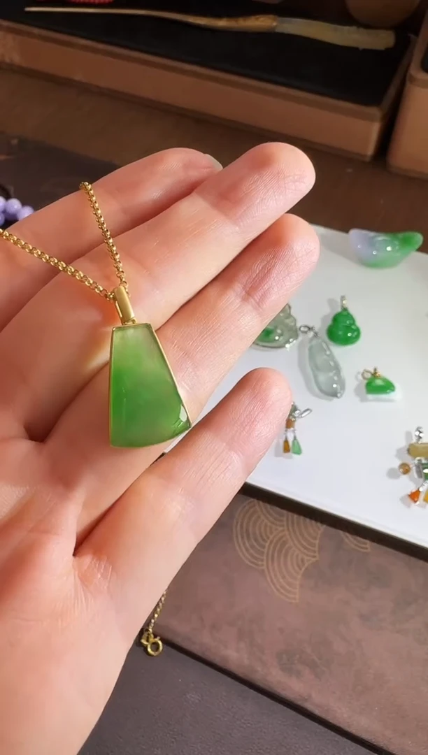 吊坠(不含链)18K金镶嵌翡翠吊坠