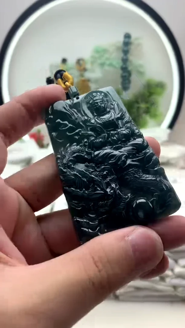 颈饰未镶嵌翡翠虚空藏