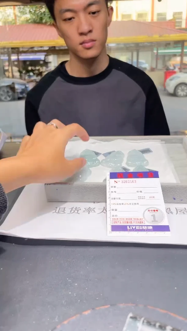 【闪购商品】定制翡翠未镶嵌未抛光毛货多样性发其一拍一发一金扣63