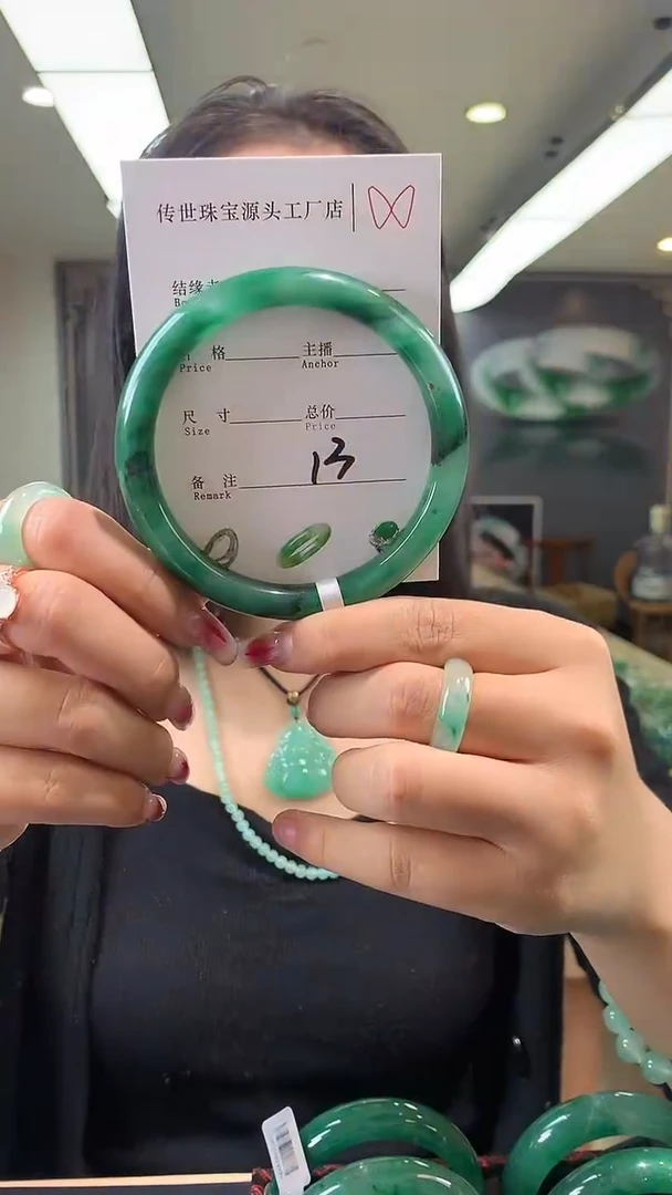 【闪购商品】石英质玉手镯未镶嵌64