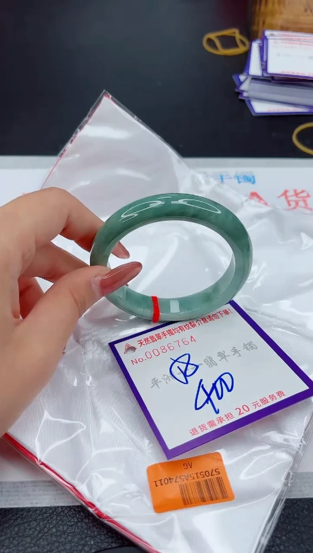 翡翠手镯未镶嵌1