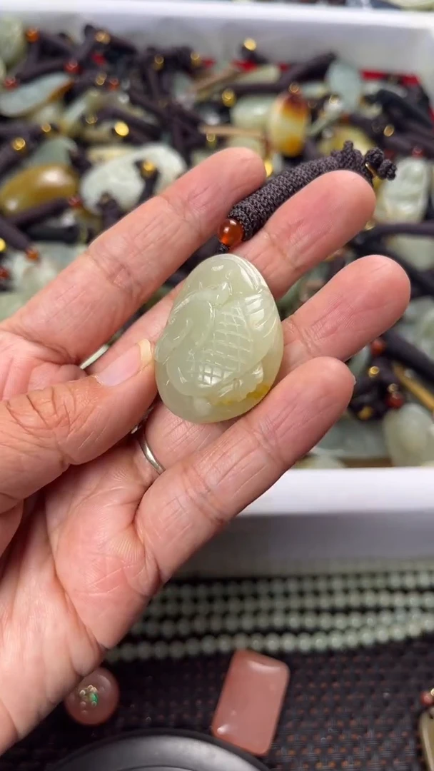 【闪购商品】和田玉颈饰未镶嵌多样性发货没有证书拍一发一有瑕