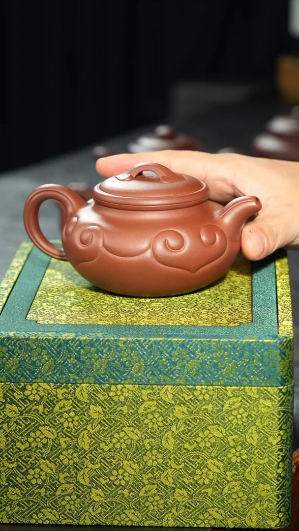 茶壶紫砂j****周预定半手精工底槽清仿古如意
