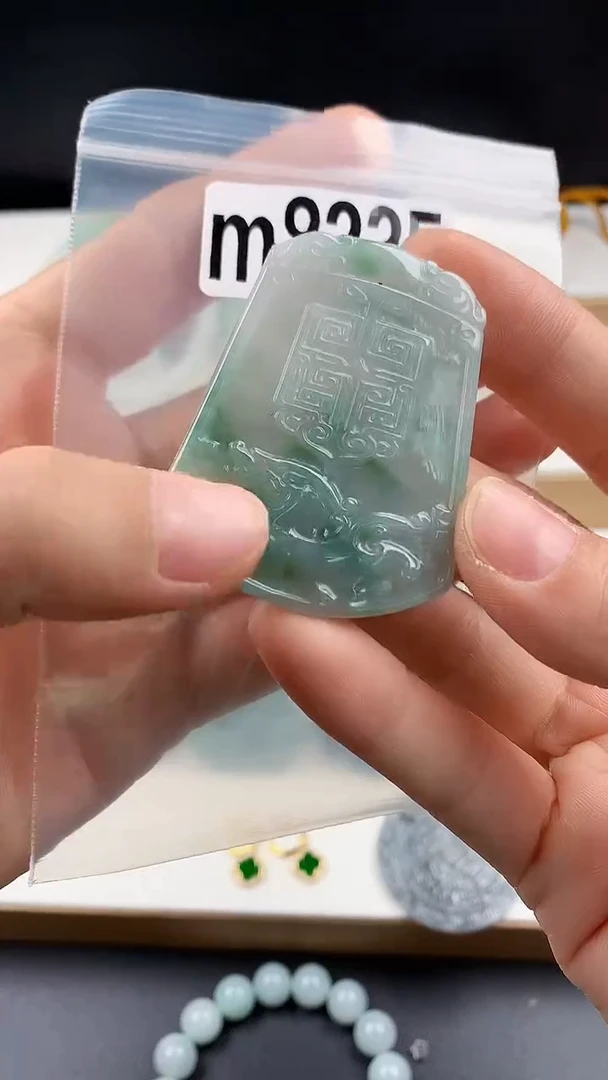颈饰未镶嵌翡翠天然翡翠吊坠挂件
