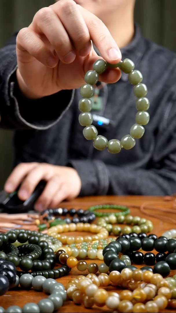 未镶嵌手链和田玉（糖玉）且莫蓝带糖